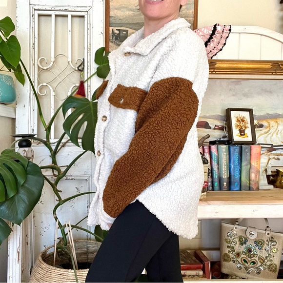 New! Cozy Sherpa Color Block Ski Chalet Button Up Teddy Shacket Jacket - Picture 6 of 7